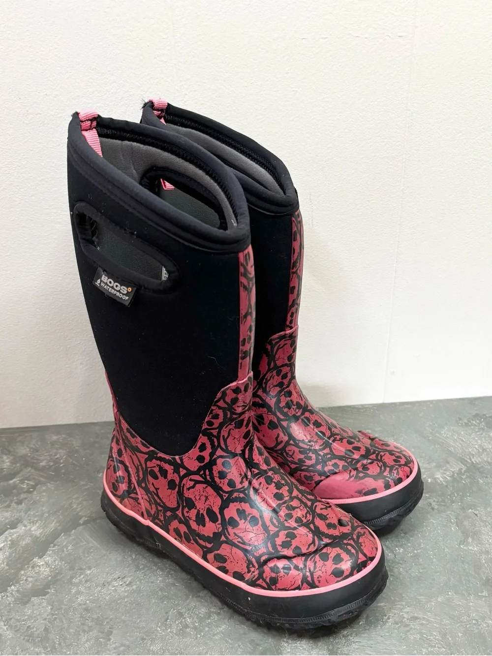Bogs Skulls Classic kids boots in black and pink size 1 little girls